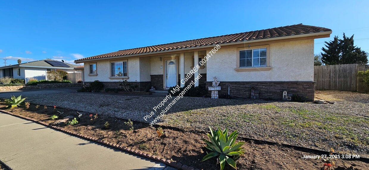 Primary Photo - Orcutt Single Story Ranch Style Home with ...