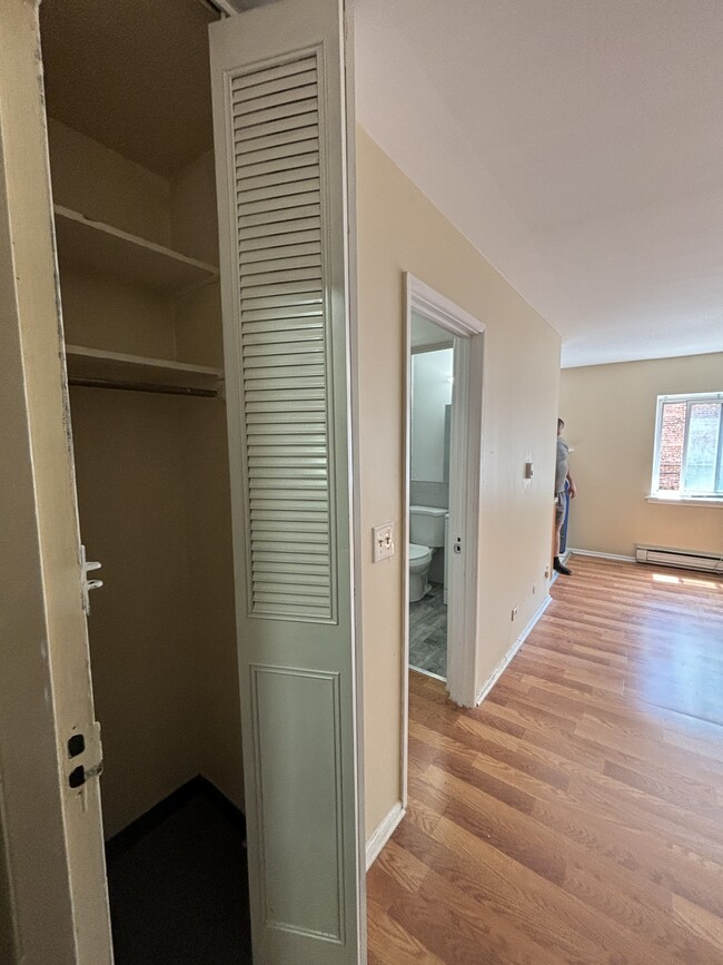 Foto del edificio - 3825 N Pine Grove Ave