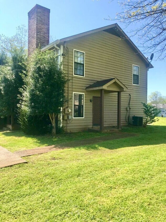 Foto principal - Opryland 2 Bed 1.5 Bath Townhouse! Donelso...