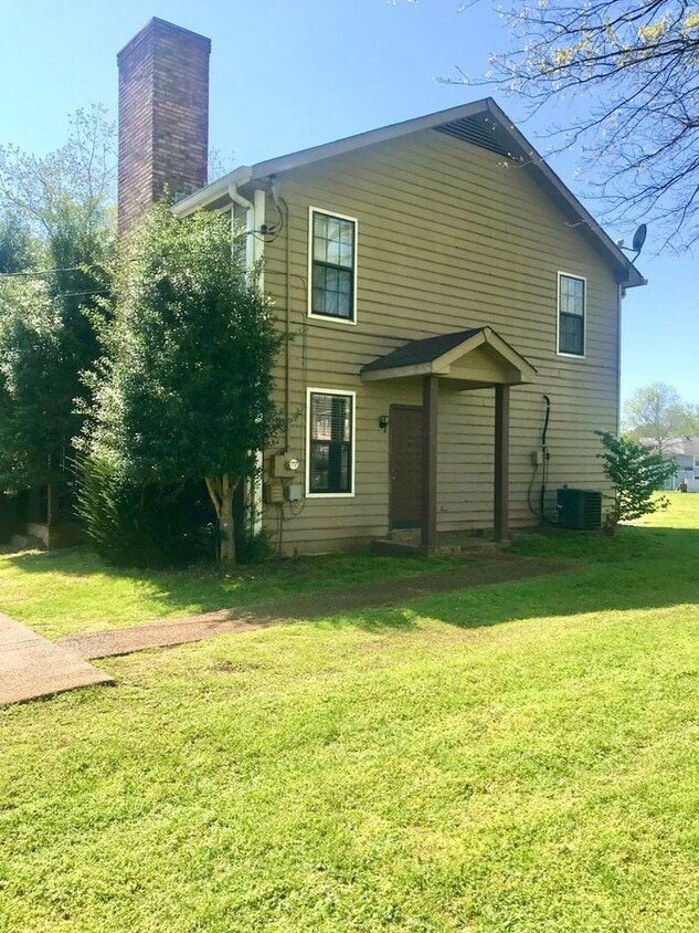 Primary Photo - Opryland 2 Bed 1.5 Bath Townhouse! Donelso...