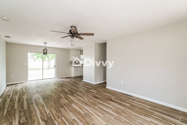 Foto del edificio - 10165 Gamewell Street