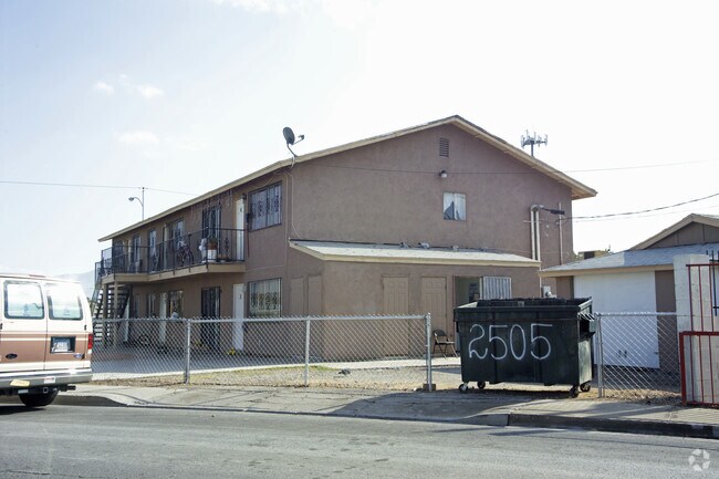 Building Photo - 2505 Daley St