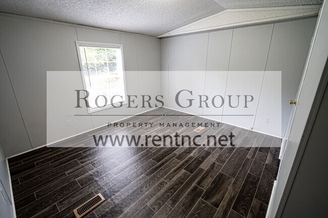 Foto del edificio - 4114 Old Franklinton Rd