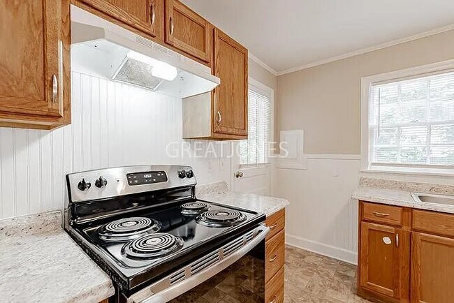 Building Photo - 125 S Ridgell St