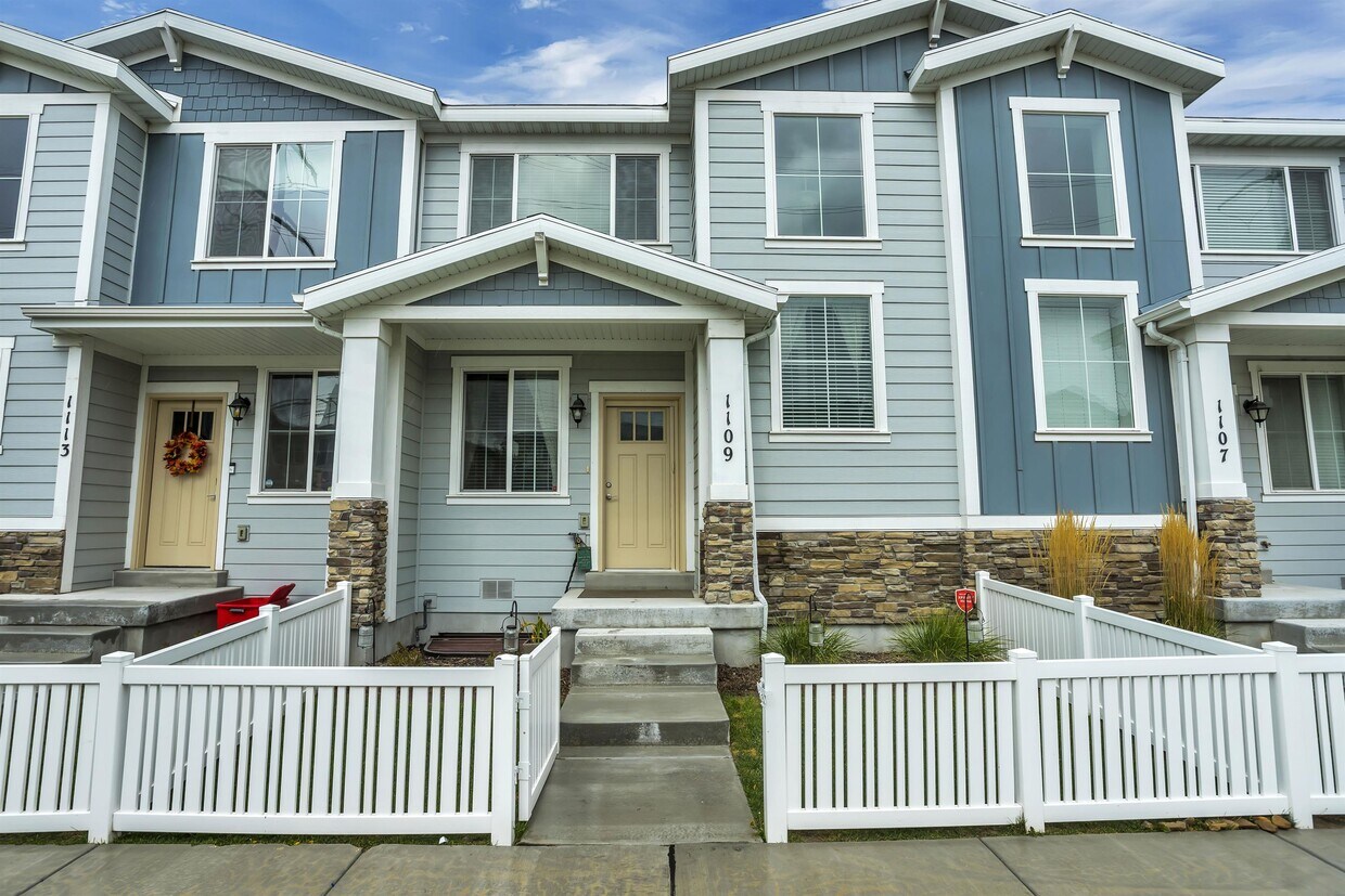 1109 Emerald Pools Ln, Bluffdale, UT 84065 Townhome Rentals in