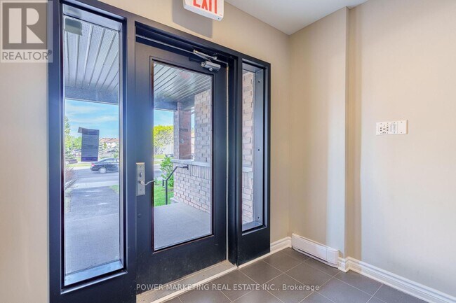 Photo du bâtiment - 2240 Tenth Line Rd