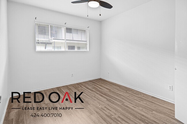 Building Photo - Serene One Bedroom Walk-Up with Wall-Mount...