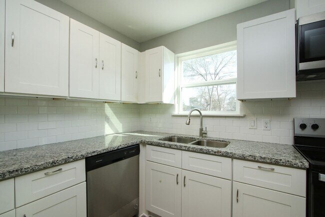 Foto del edificio - 5709 Breland St