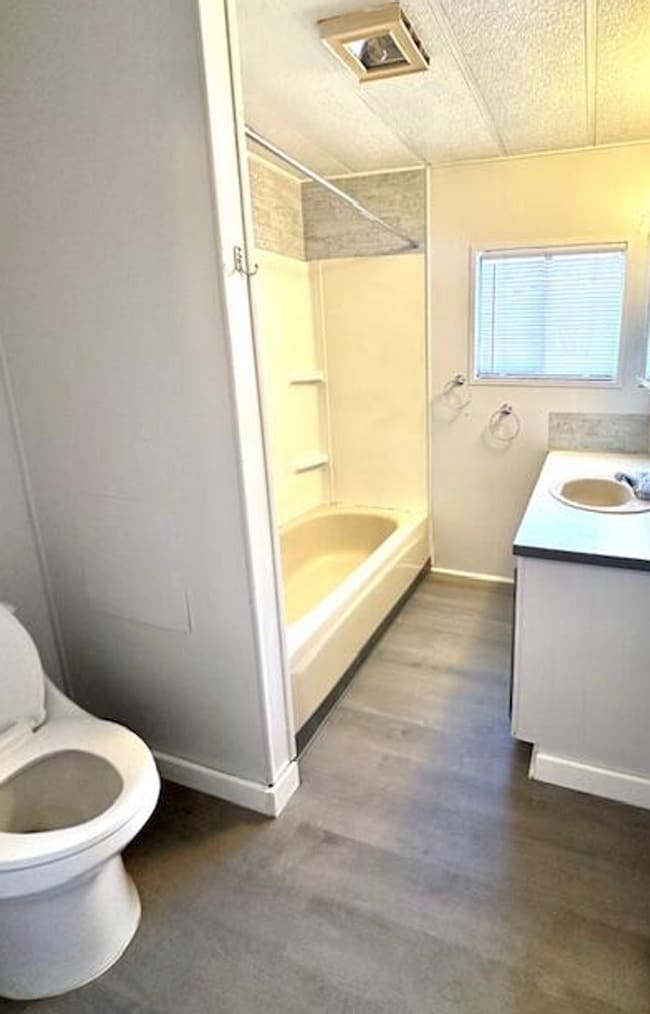 Foto del edificio - 62 Erickson Ave