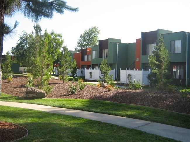 Building Photo - 1050 W Griffith Way
