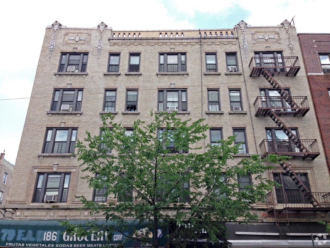 Building Photo - 547 W 186th St
