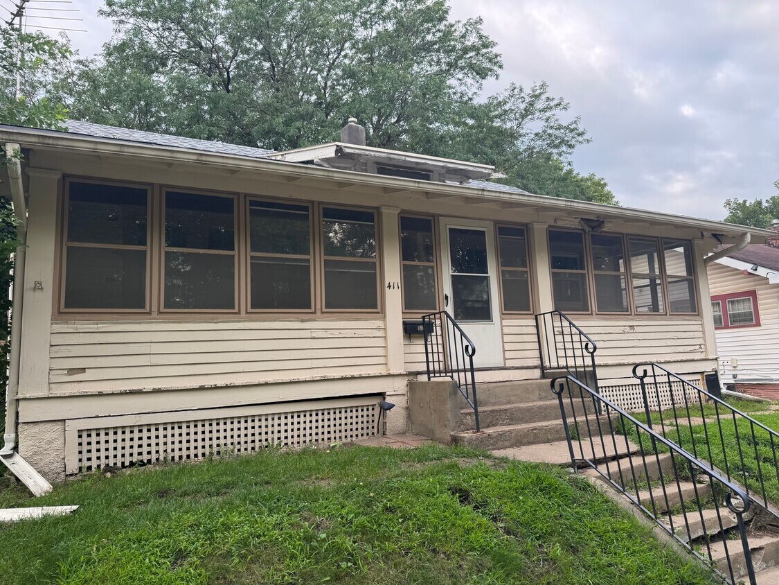 Primary Photo - 2 Bedroom 1.5 Bathroom for Rent