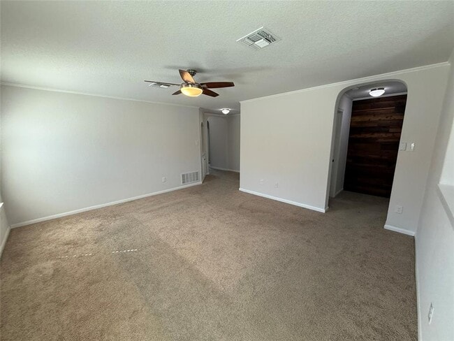 Building Photo - 206 Windridge Dr N