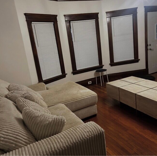 Foto del edificio - 2114 W 85th St