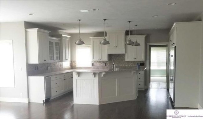 Building Photo - 6 bedroom in Omaha NE 68136