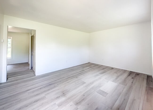 Building Photo - 249 Doggett Ln