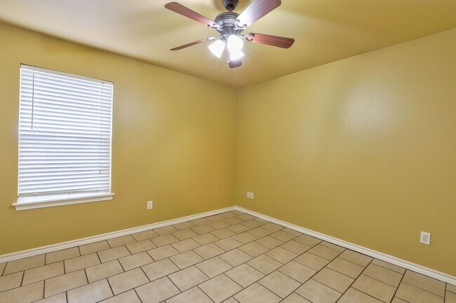 Foto del edificio - 1221 E 18th St
