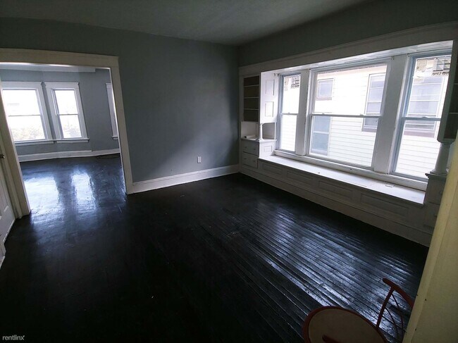 Foto del edificio - 2 br, 1 bath Triplex - 1414 East 110th Str...