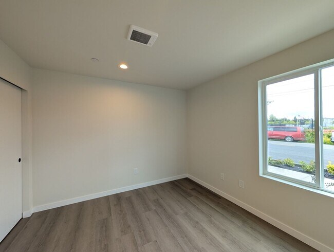 Foto del edificio - 3Bd/2.25Ba Everett Townhome