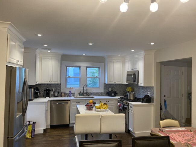 Building Photo - 45 S Bayles Ave