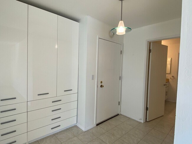 Foto del edificio - One Bedroom Condo Available in Watergate Community/Emeryville!