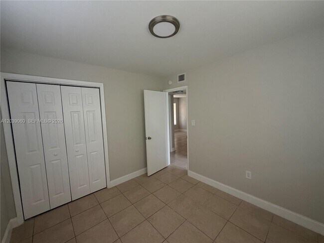 Building Photo - 6321 SW 20th Ct