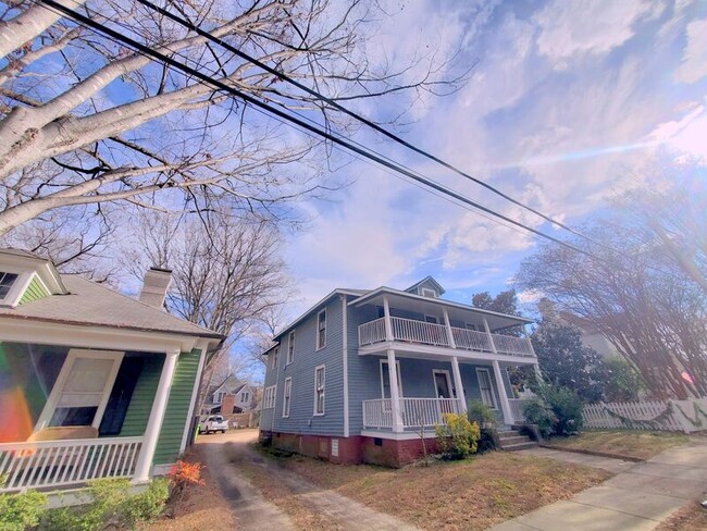 Building Photo - 214 Elm St