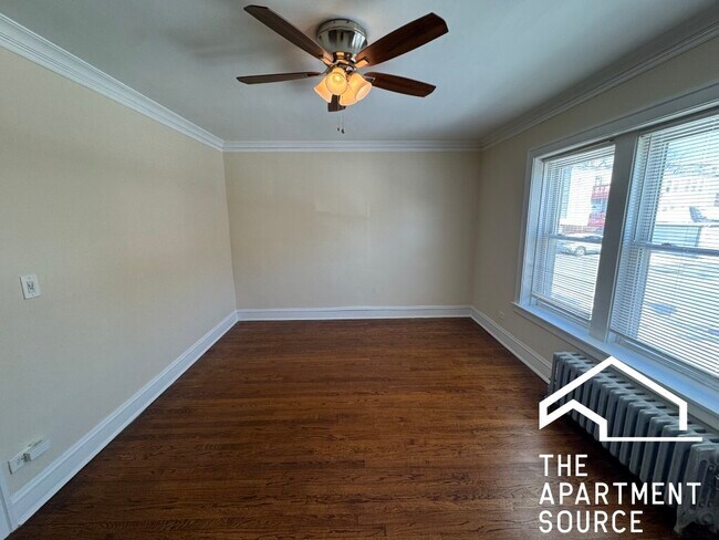 Foto del edificio - 2510 N LeClaire Ave