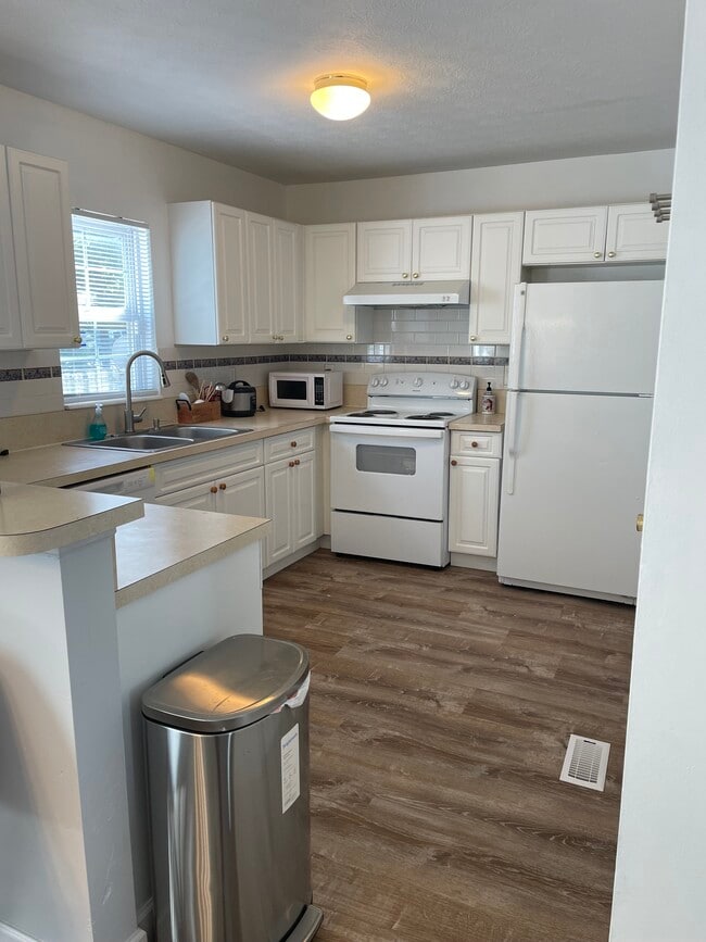 Building Photo - 1119 Green Knoll Dr