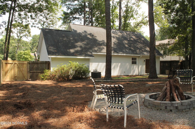 Building Photo - 235 Gun Club Dr