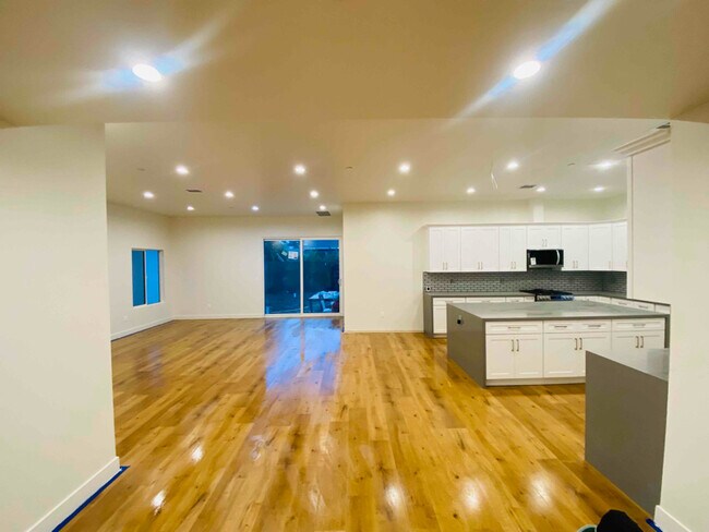 Foto del edificio - 22654 Miranda St