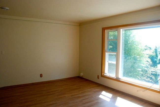 Building Photo - SEATTLE 4-Bedroom Home for RENT, Great Lay...