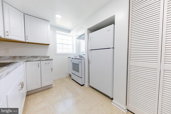 Foto del edificio - 7605 Hayfield Rd