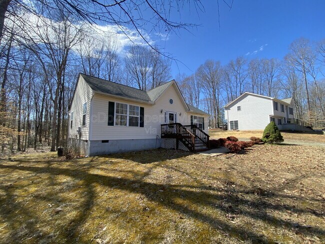 Building Photo - 211 Cedar Ridge Dr