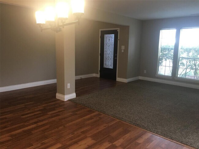 Foto del edificio - 16327 Split Willow Dr