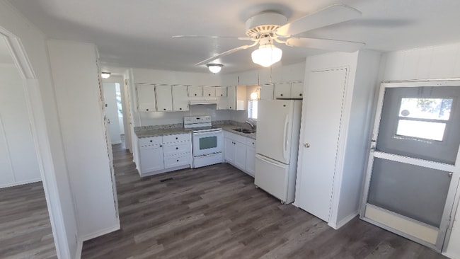 Photo - 142 Hamilton Dr House