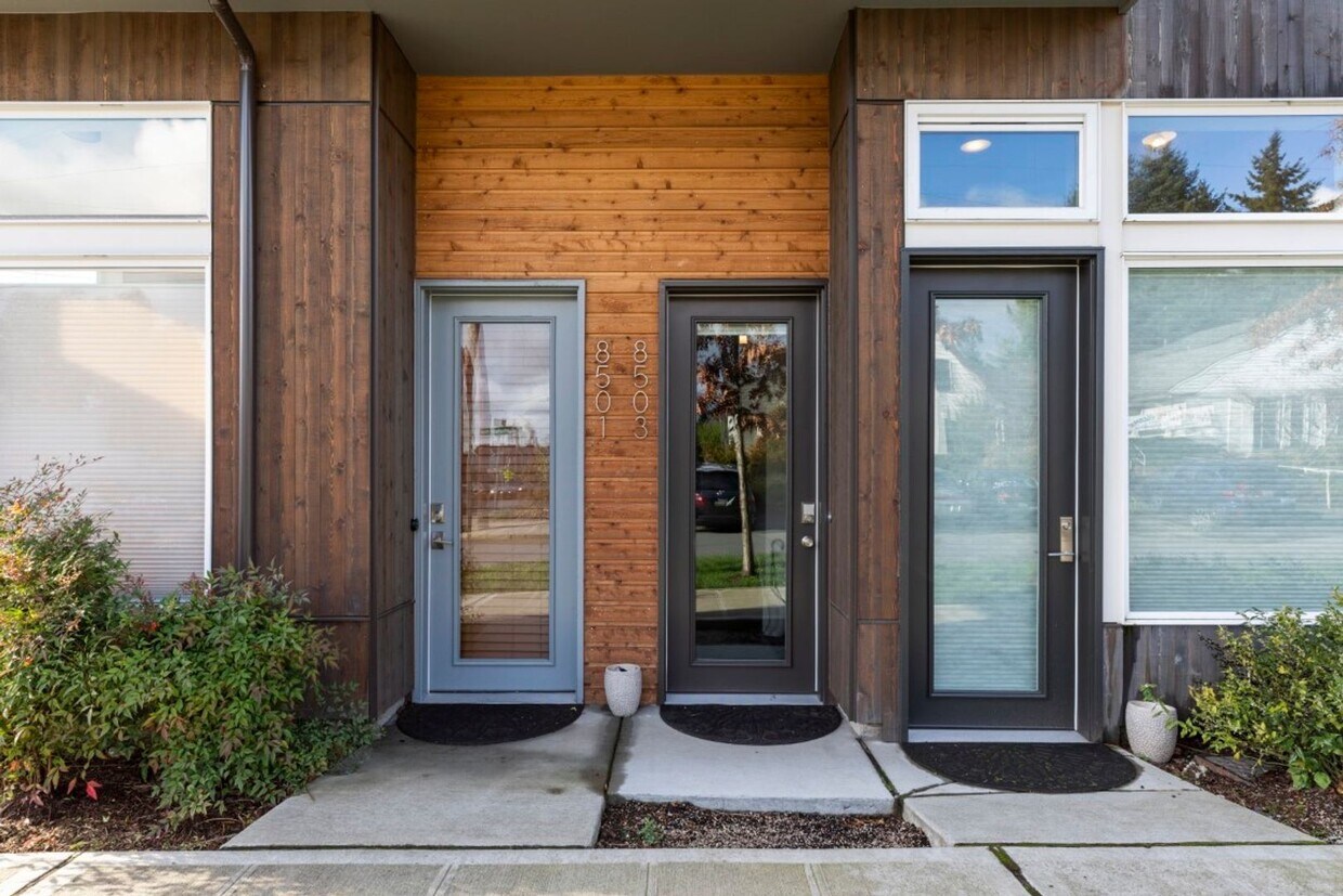 Primary Photo - 3Bd/3Ba Seattle Townhouse