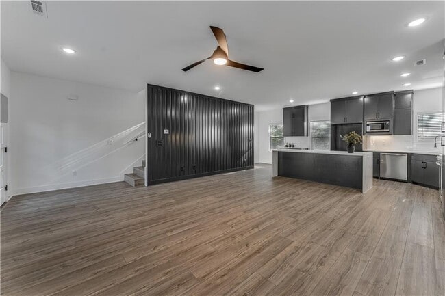 Building Photo - 2 Clee Ln