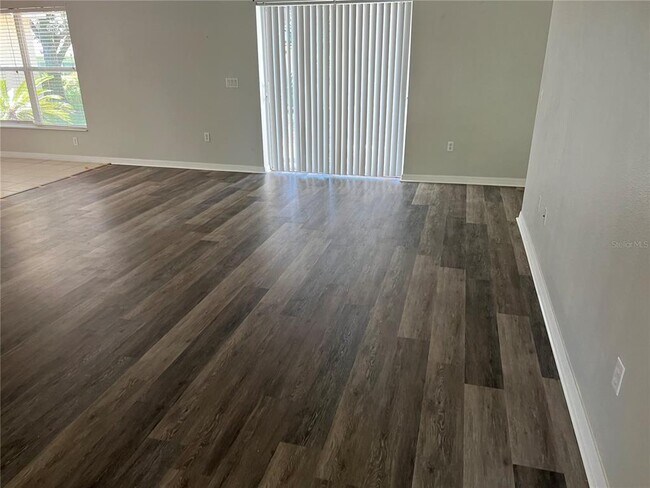 Foto del edificio - 4310 Arlington Ridge Blvd