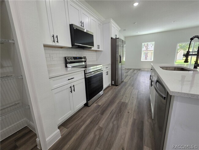Building Photo - 8125 N Maltese Dr