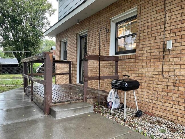 Building Photo - 4538 Knox St