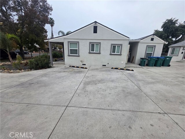 Building Photo - 533 E 9th St