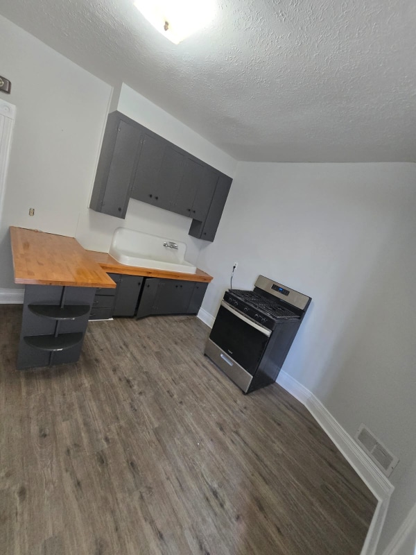 Foto del edificio - 3524 Cass St
