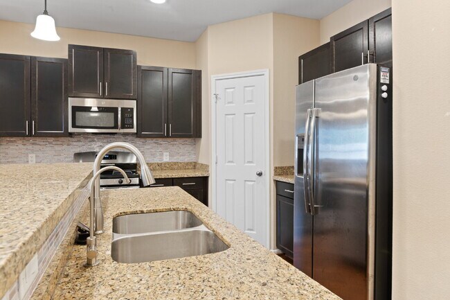 Foto del edificio - 17120 Wilthorne Gardens Ct