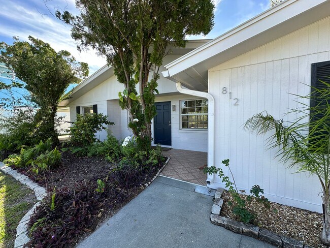 Building Photo - 812 Bayview Drive; Nokomis, FL 34275 - Sin...