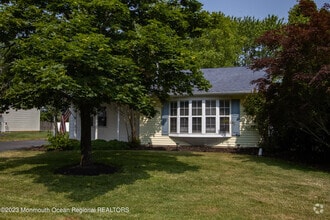 Building Photo - 49 Williamsburg Dr