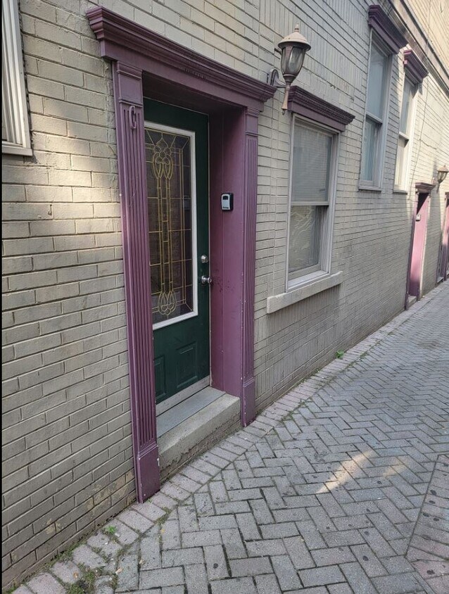 Primary Photo - 214 Wall St
