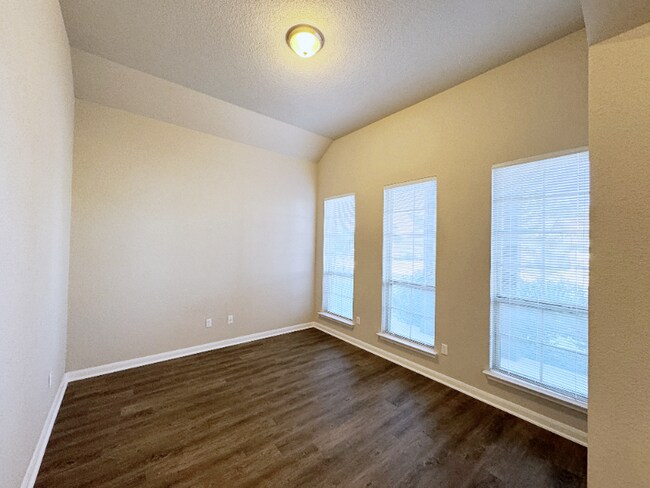 Foto del edificio - 2725 Keathley Dr