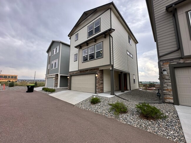 Building Photo - 7435 Gorgeted Quail Grv