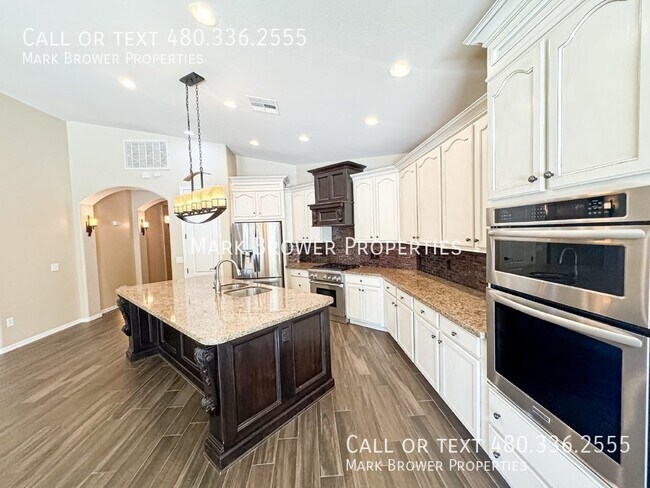 Building Photo - 2469 E Lantana Dr